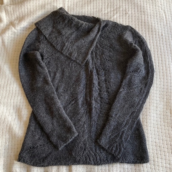 🆕 DKNY Grey wool Sweater- never worn!! - Picture 6 of 15
